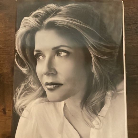 “Lipstick Jungle” by Candace Bushnell - Picture 2 of 3